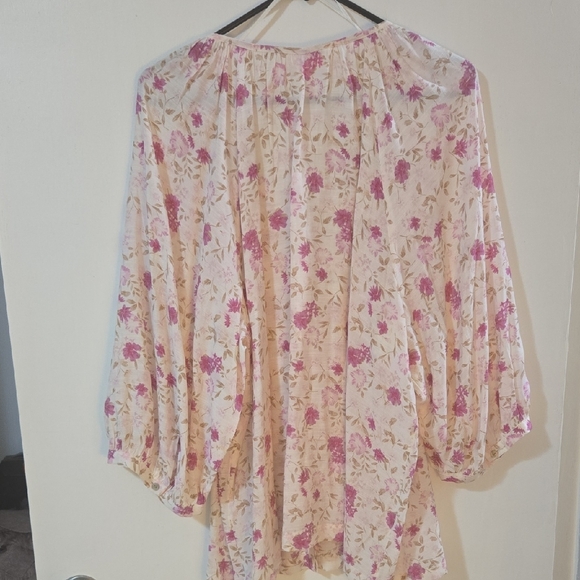 LC Lauren Conrad Floral Blouse in Pink and Cream - Picture 5 of 8